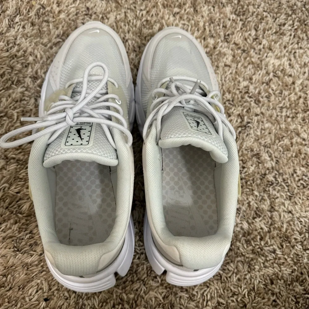 Nike ALPHINA 5000 Low Top Sneakers